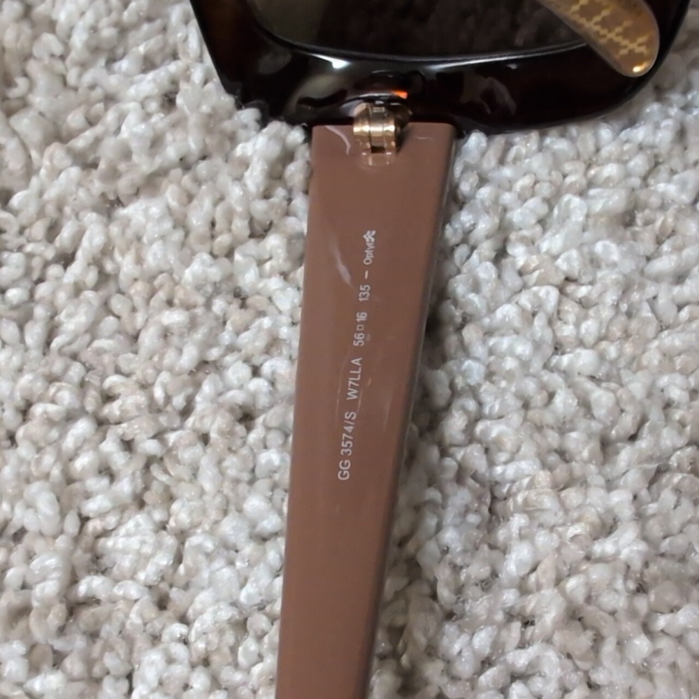EUC Gucci Tortoise Shell Sun Glasses - Picture 10 of 11